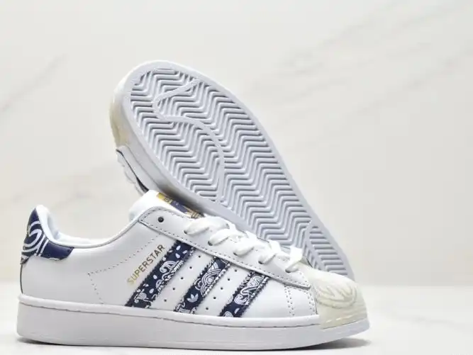 hype Adidas Sneakers