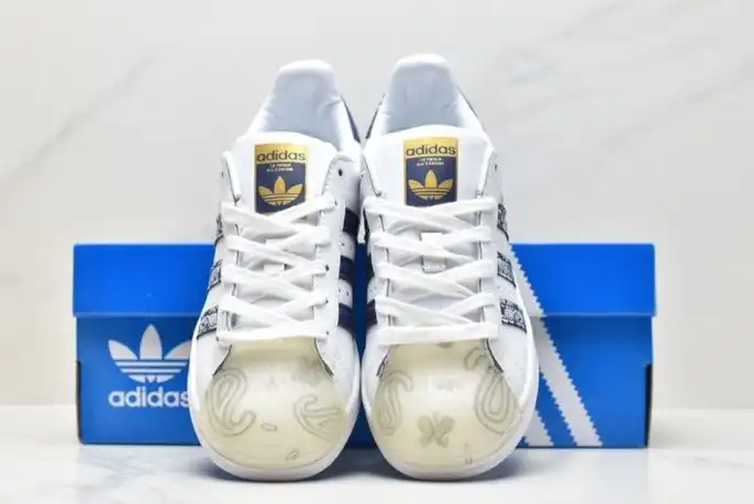 hype Adidas Sneakers