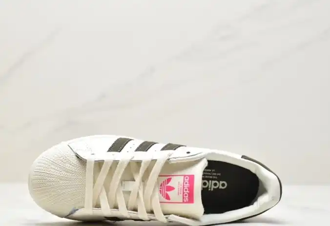 hype Adidas Sneakers