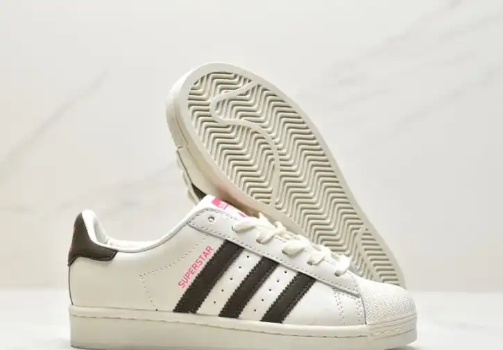 hype Adidas Sneakers