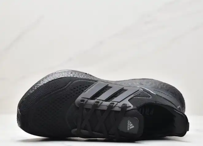 hype Adidas Sneakers