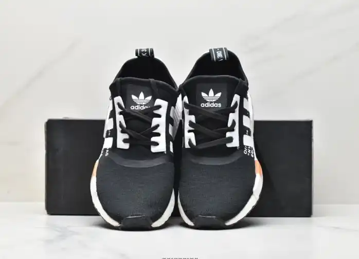 hype Adidas Sneakers