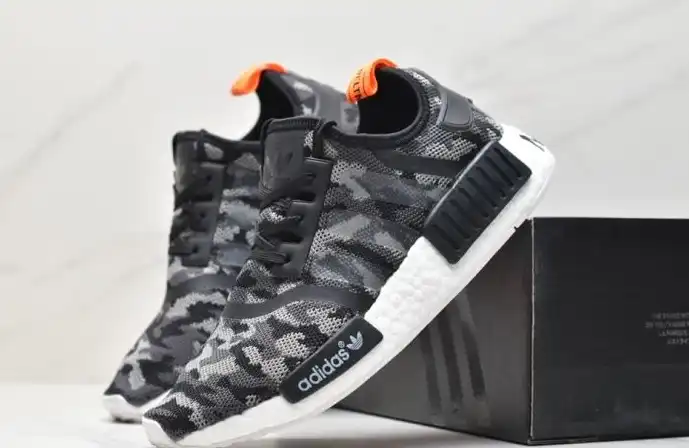 hype Adidas Sneakers