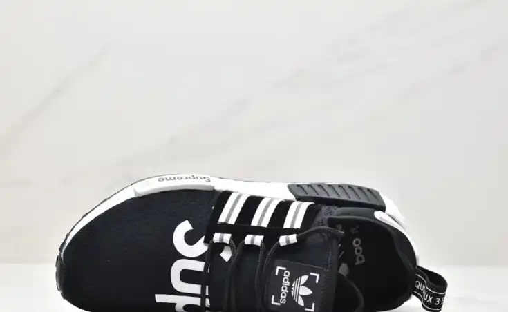 hype Adidas Sneakers