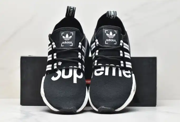 hype Adidas Sneakers