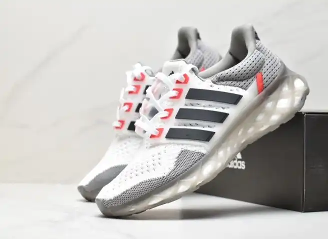 hype Adidas Sneakers