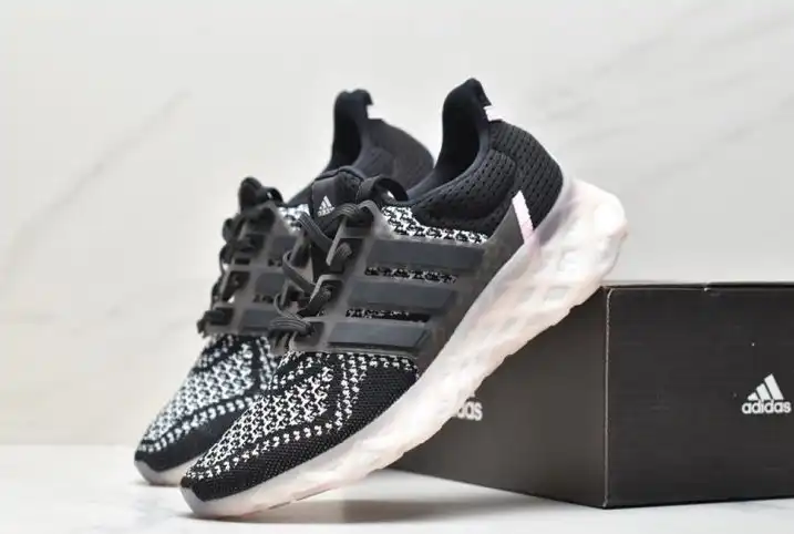 hype Adidas Sneakers