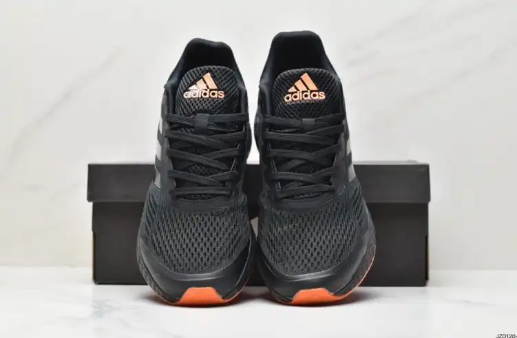 hype Adidas Sneakers