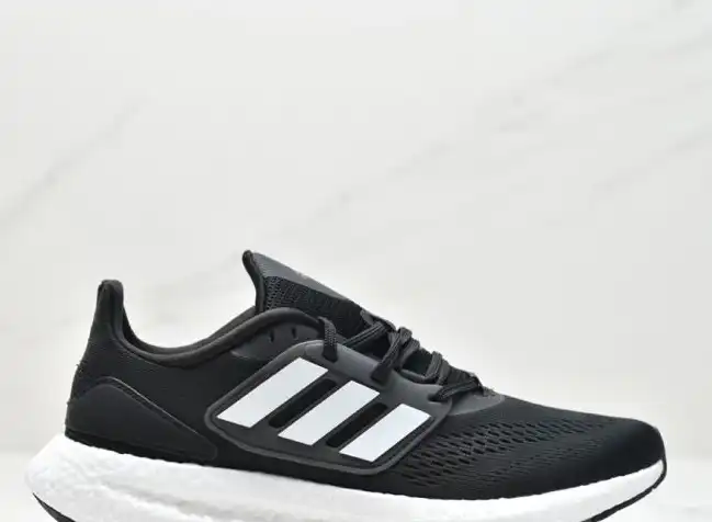 hype Adidas Sneakers