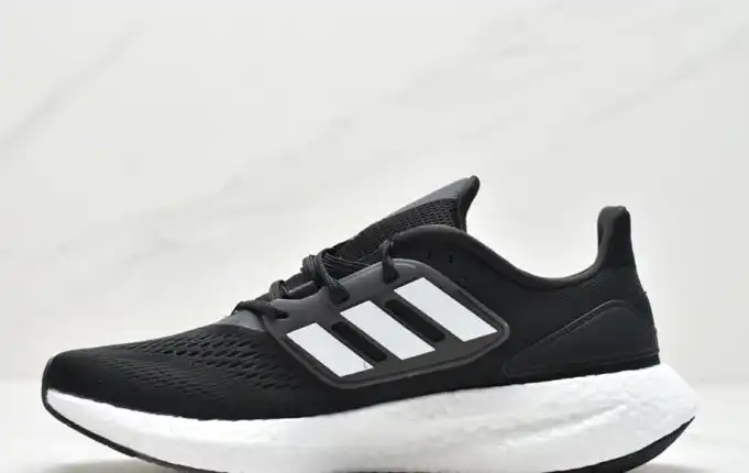 hype Adidas Sneakers