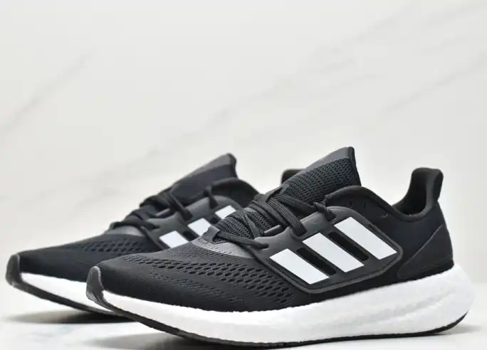 hype Adidas Sneakers