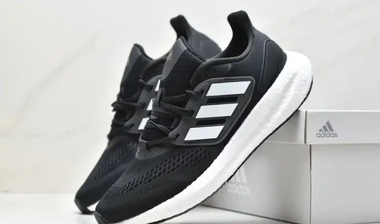 hype Adidas Sneakers