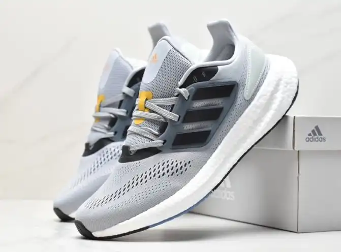 hype Adidas Sneakers