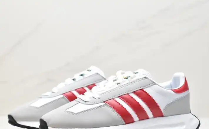 hype Adidas Sneakers