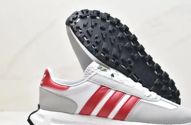 hype Adidas Sneakers