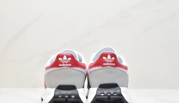 hype Adidas Sneakers