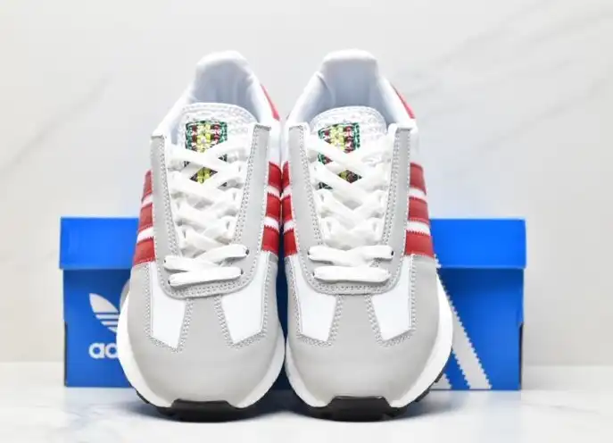 hype Adidas Sneakers