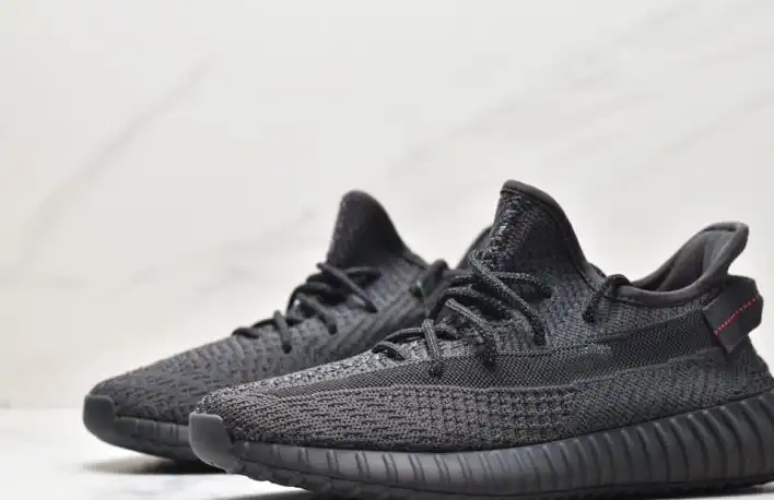 hype Adidas Yeezy Boost