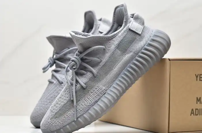 hype Adidas Yeezy Boost