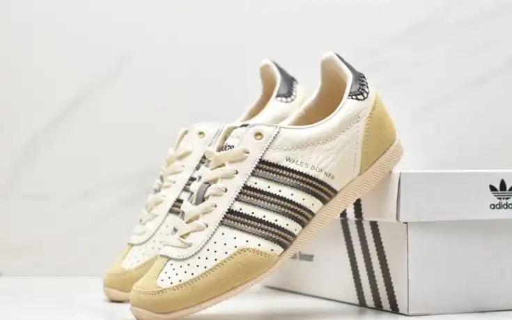 hype Adidas Sneakers