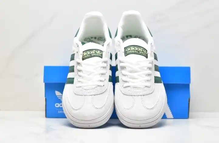 hype Adidas Sneakers