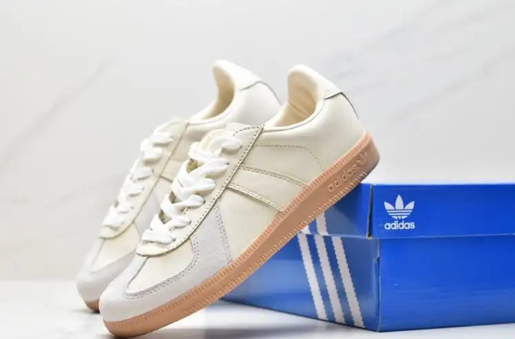 hype Adidas Sneakers