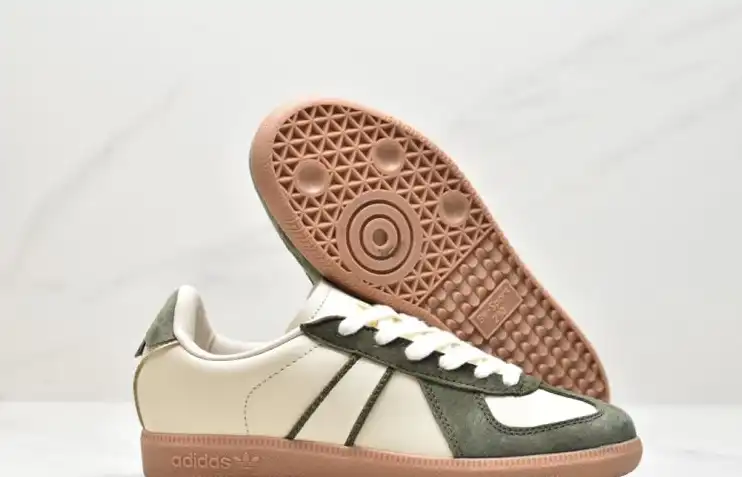 hype Adidas Sneakers