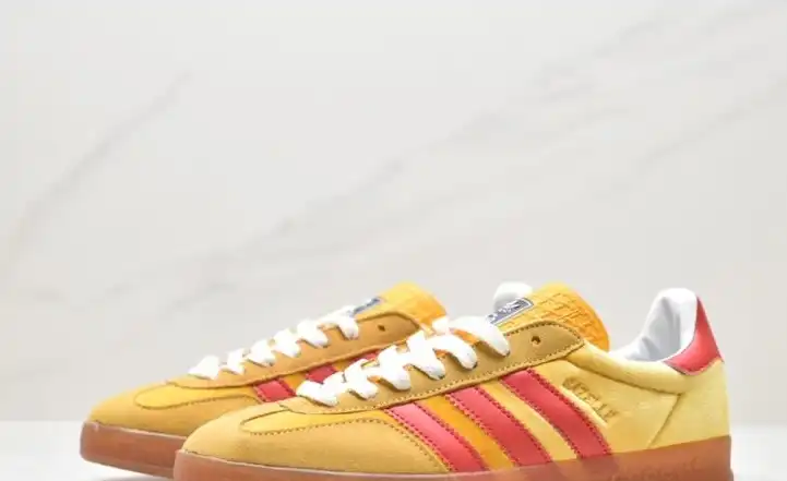 hype Adidas Sneakers