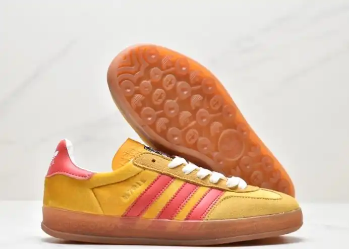 hype Adidas Sneakers