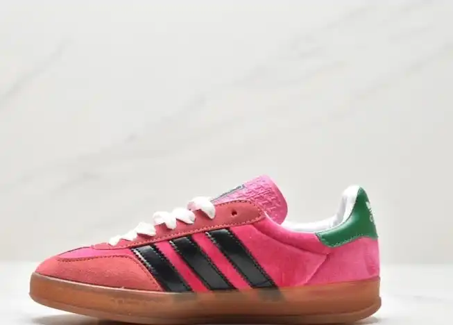 hype Adidas Sneakers