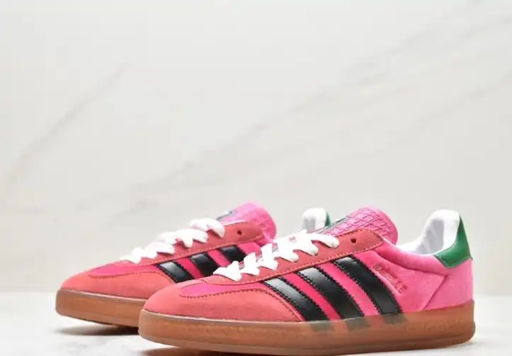 hype Adidas Sneakers