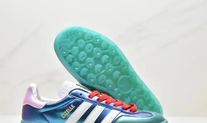 hype Adidas Sneakers