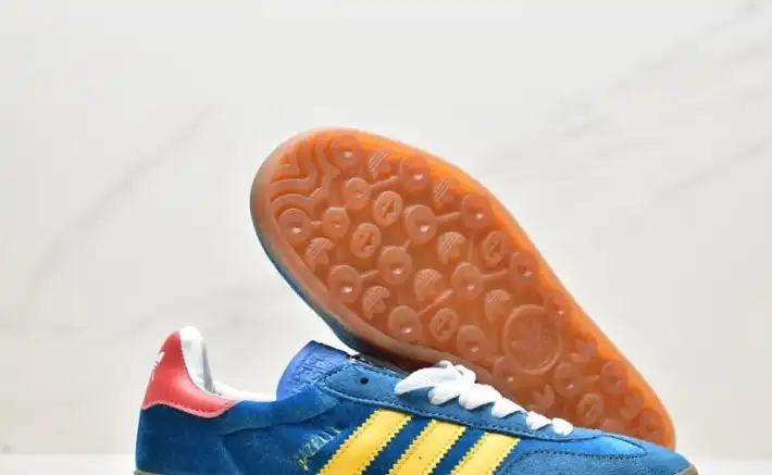 hype Adidas Sneakers