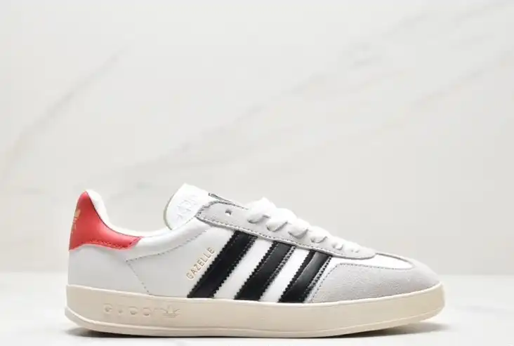 hype Adidas Sneakers