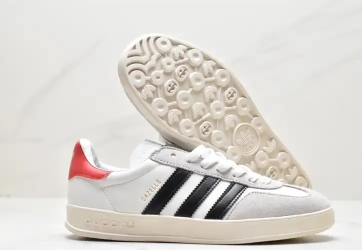 hype Adidas Sneakers