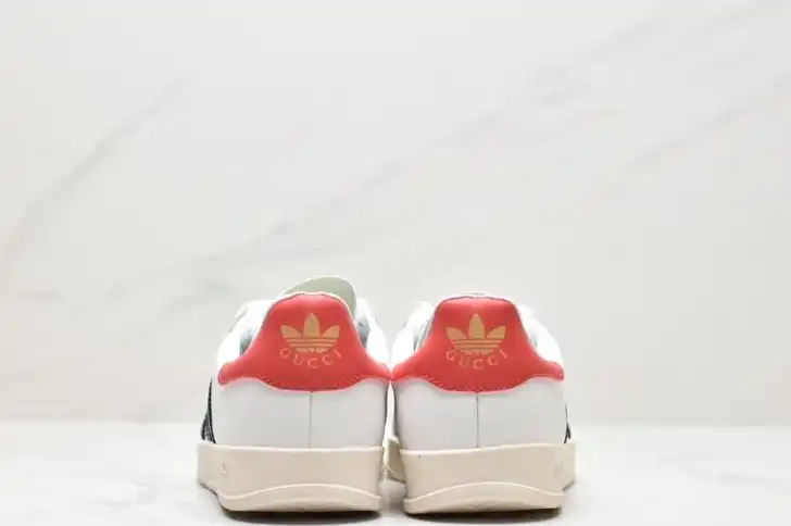 hype Adidas Sneakers