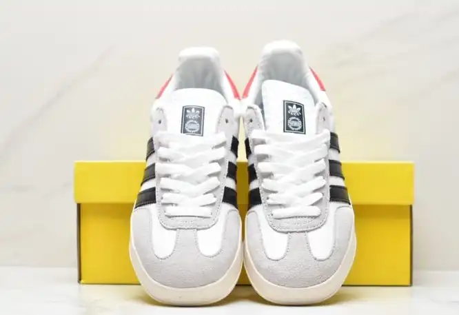 hype Adidas Sneakers