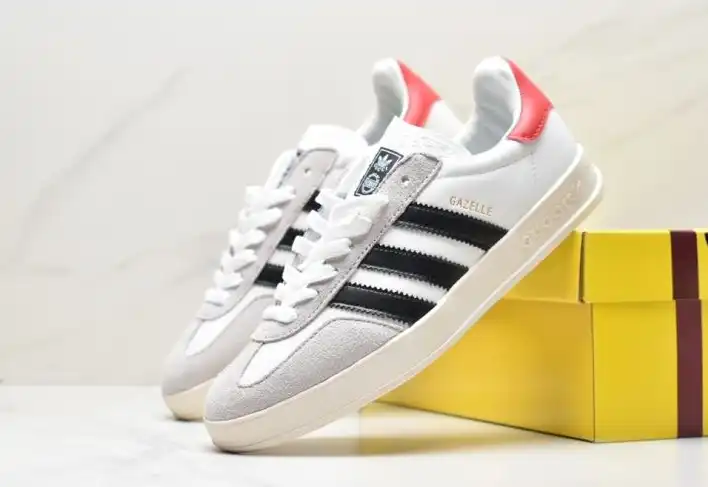 hype Adidas Sneakers