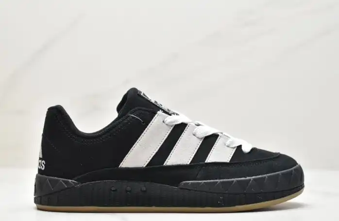 hype Adidas Sneakers