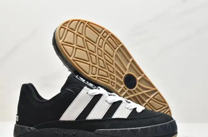 hype Adidas Sneakers