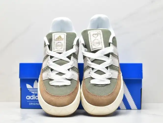 hype Adidas Sneakers