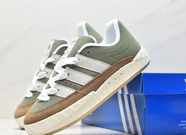 hype Adidas Sneakers