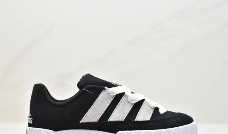 hype Adidas Sneakers