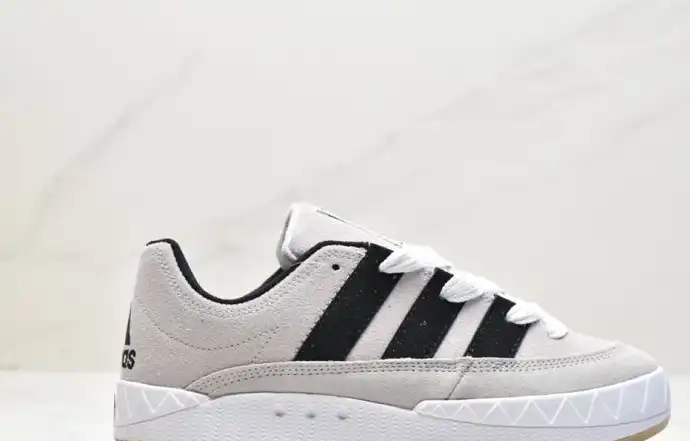 hype Adidas Sneakers