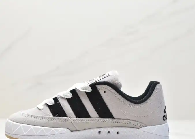 hype Adidas Sneakers