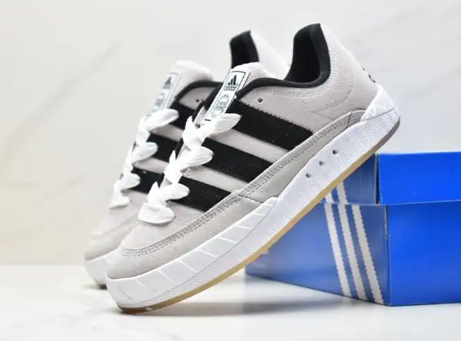 hype Adidas Sneakers