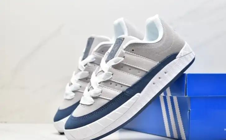 hype Adidas Sneakers