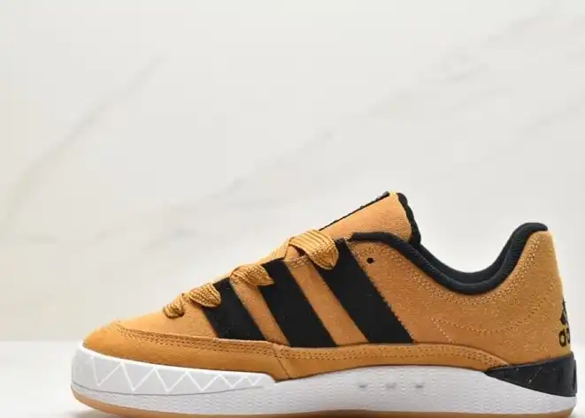 hype Adidas Sneakers