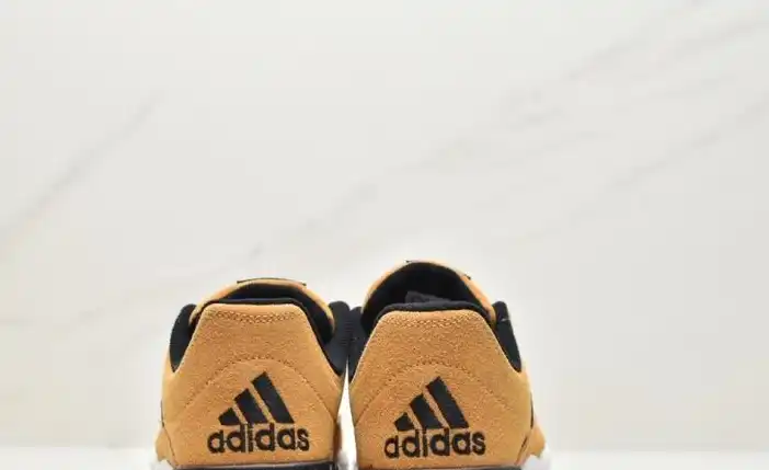 hype Adidas Sneakers