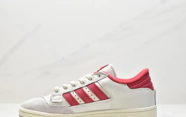 hype Adidas Sneakers